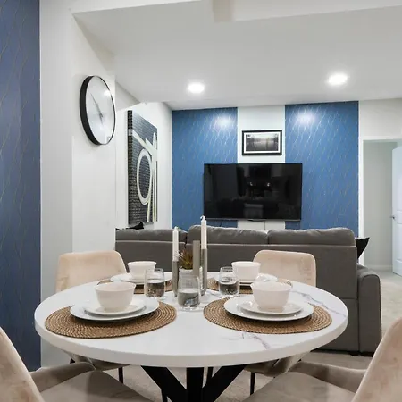 Small Paris Two Bedrooms Basement Suite Calgary Exterior photo