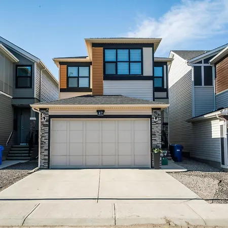 Small Paris Two Bedrooms Basement Suite Calgary Exterior photo